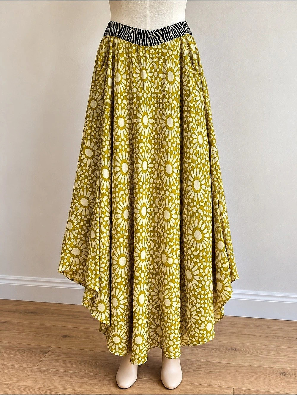 Stella Forest Floral Maxi Skirt in Yellow & White Size 36 Like New